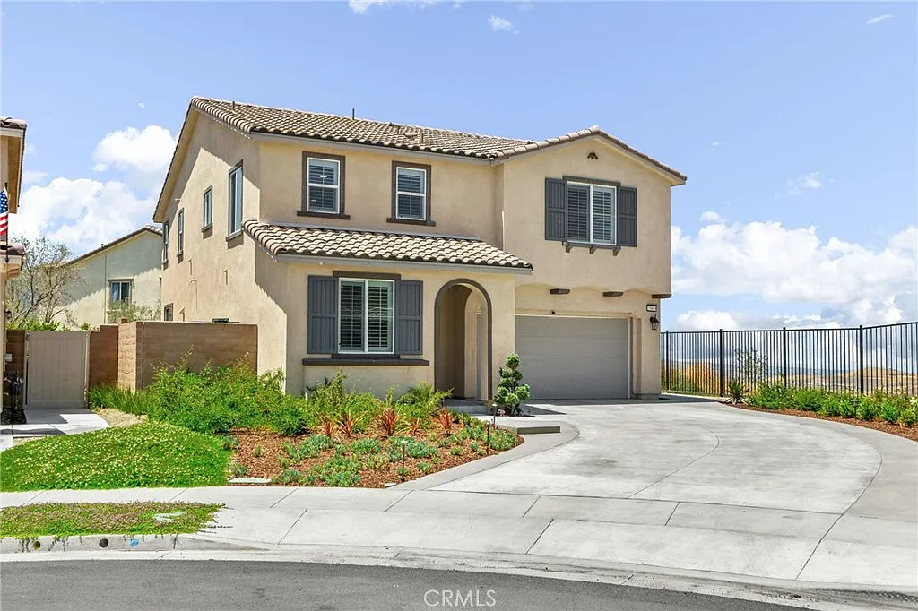 5 bed, 2640 sqft, $4,500 — Photo 1
