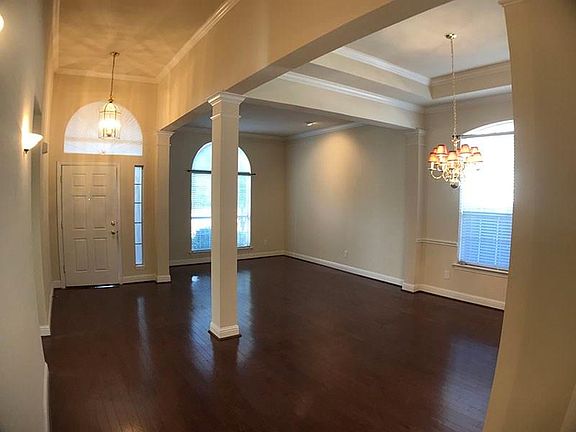 2nd image of 212 Fox Wood Dr
