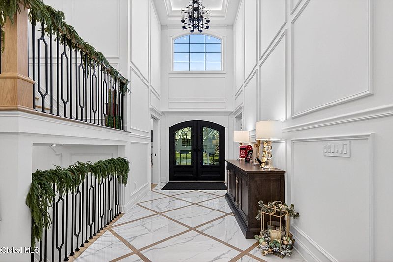 3rd image of 220 Brittany Place
