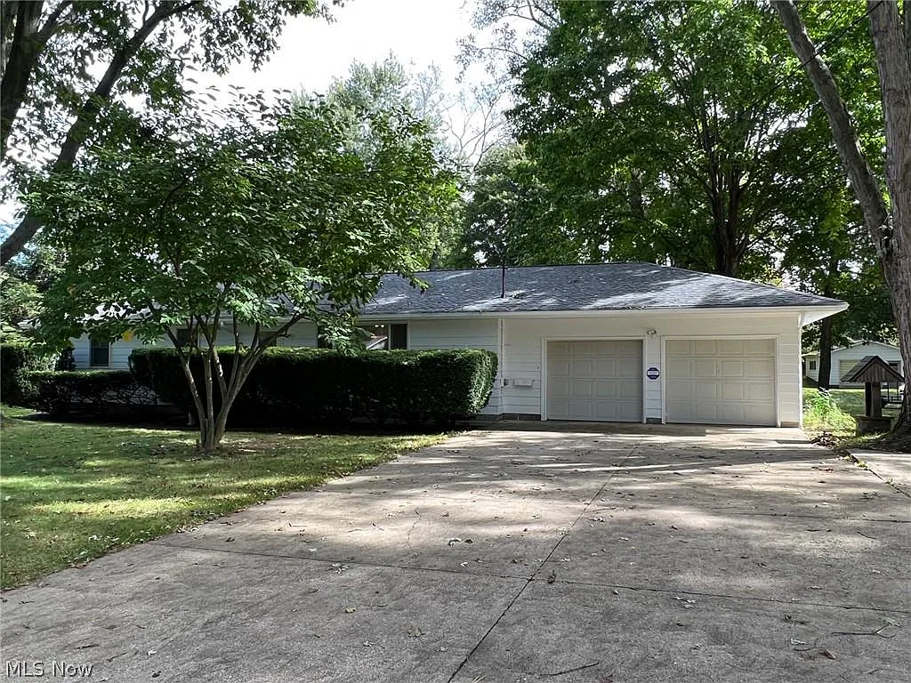 1549 Moreview Dr photo 1