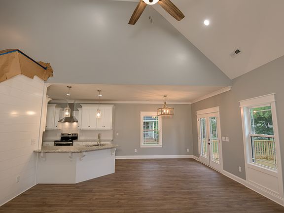 4th image of 104 Canary Ln