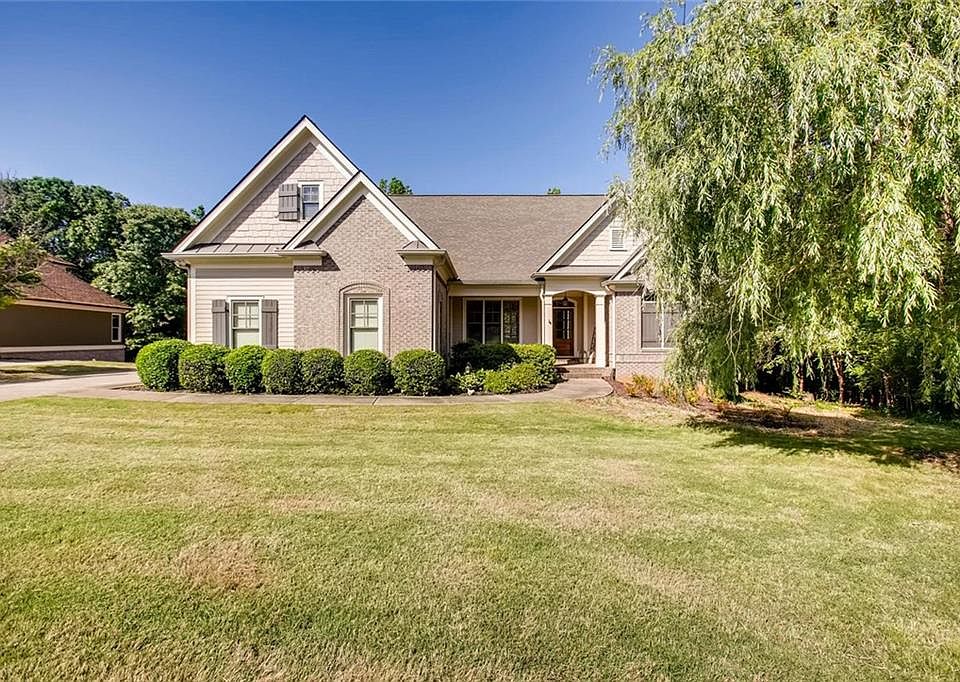1st image of 100 Autumn Glen Dr