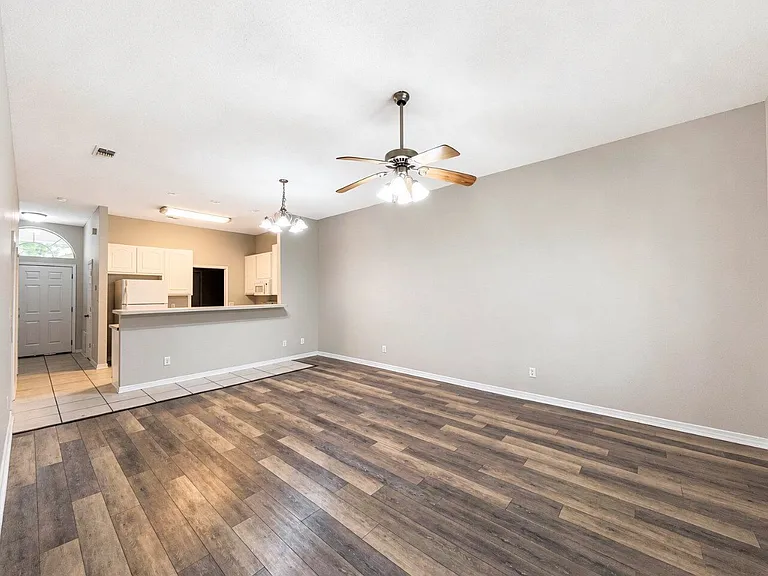 697 Ferguson Dr — Photo 3