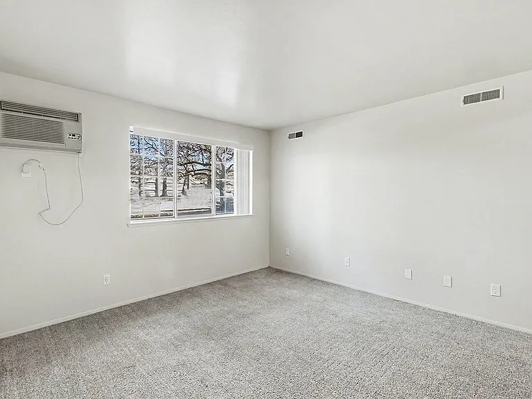 Trappers Cove Apartments — Photo 8