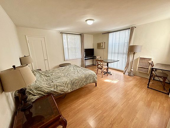 3rd image of 169 N La Peer Dr Floor 2
