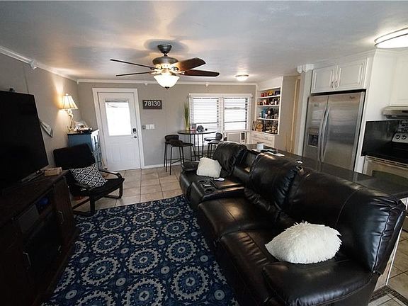 3rd image of 1833 Kuehler Ave #B