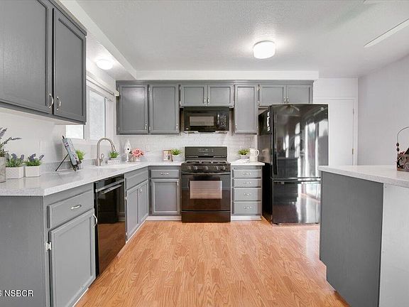 4th image of 1001 E Bush Ave