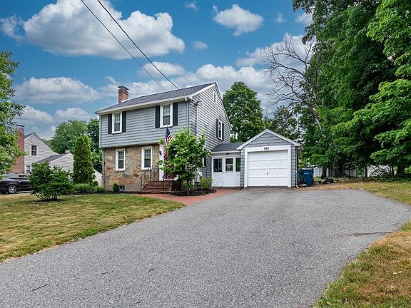 4th image of 862 Pleasant St