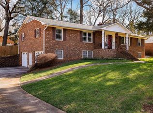 652 Valleybrook Ln, Winston Salem, NC 27104