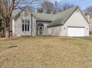 1423 Cutters Ln, Eagan, MN 55122