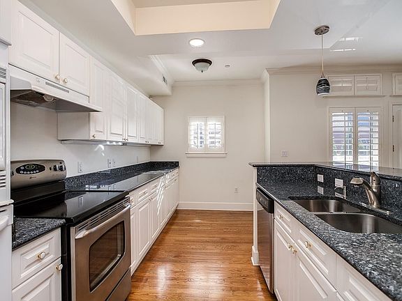 5th image of 300 N Hudson St Unit 110