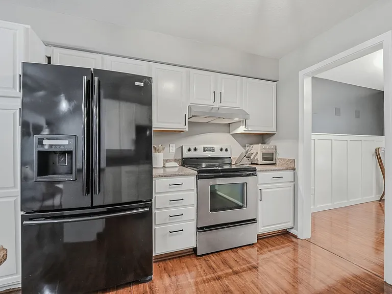 209 Norwich Dr — Photo 7