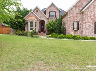 2374 N Covington Park Blvd, Fayetteville, AR 72703
