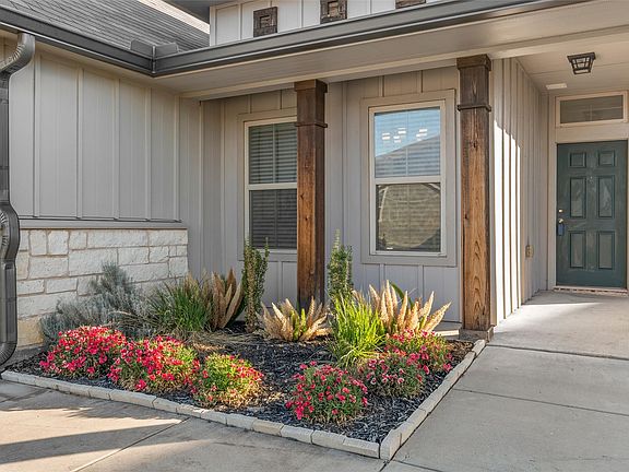 3rd image of 10421 Arabella Ln