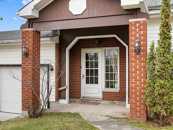 3rd image of 815 Christie Lake Rd