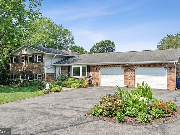 3rd image of 8704 Woodfield Ct