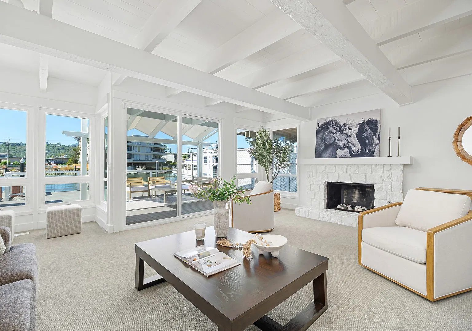 Stunning Updated Townhouse Home In Side By Side Duplex Property On The Water — Photo 3