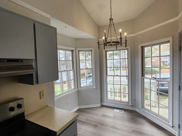 5712 Finsbury Ct — Photo 12