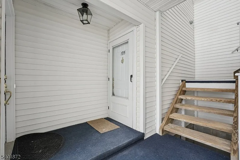 195 Alexandria Way photo 1
