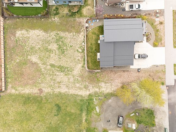 4th image of 618 Ski Hill Drive
