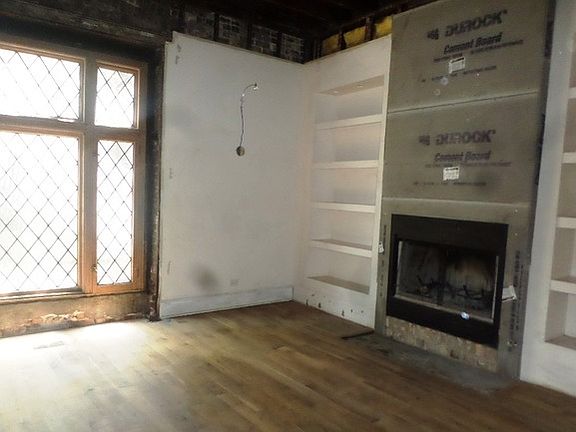 4th image of 441 W Saint James Pl