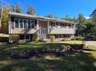 46 Fairview Ave, Hope Valley, RI 02832