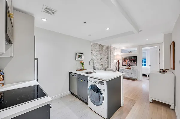 Rented by Compass | media 10