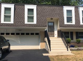 1643 Cumberland Rd, Aurora, IL 60504