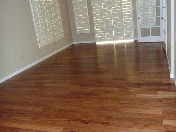 Large master suite w/patio door to back yard