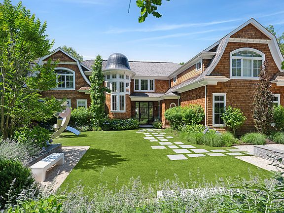 3rd image of 34 Fair Hills Ln