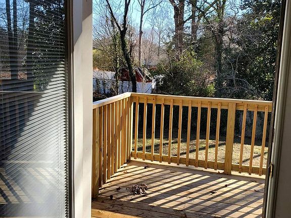 5th image of 103 York Ln