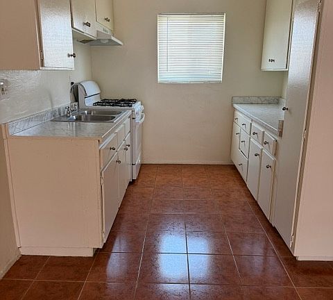 4th image of 6660 Woodman Ave APT 306