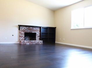 2013 E Alpine Ave, Tulare, CA 93274
