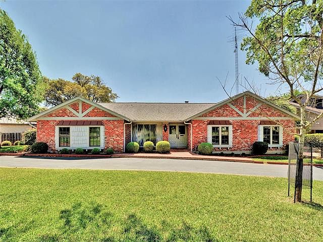 1st image of 4201 Farhills Dr