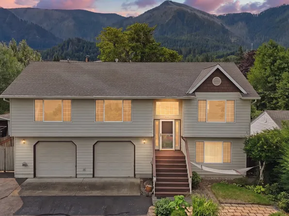 234 NE Riverview Dr, Cascade Locks, OR 97014