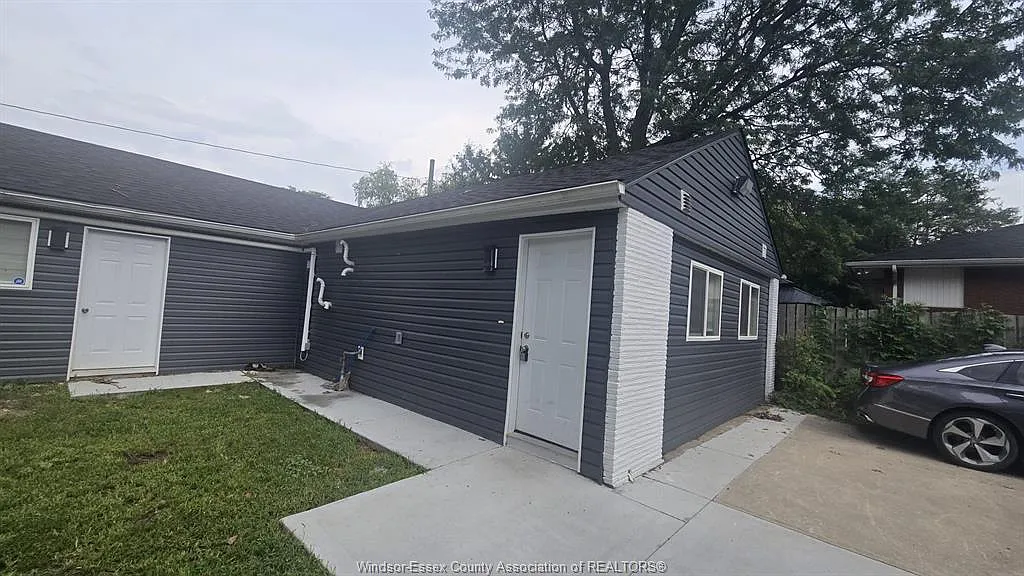 3 bed, $2,100 — Photo 1
