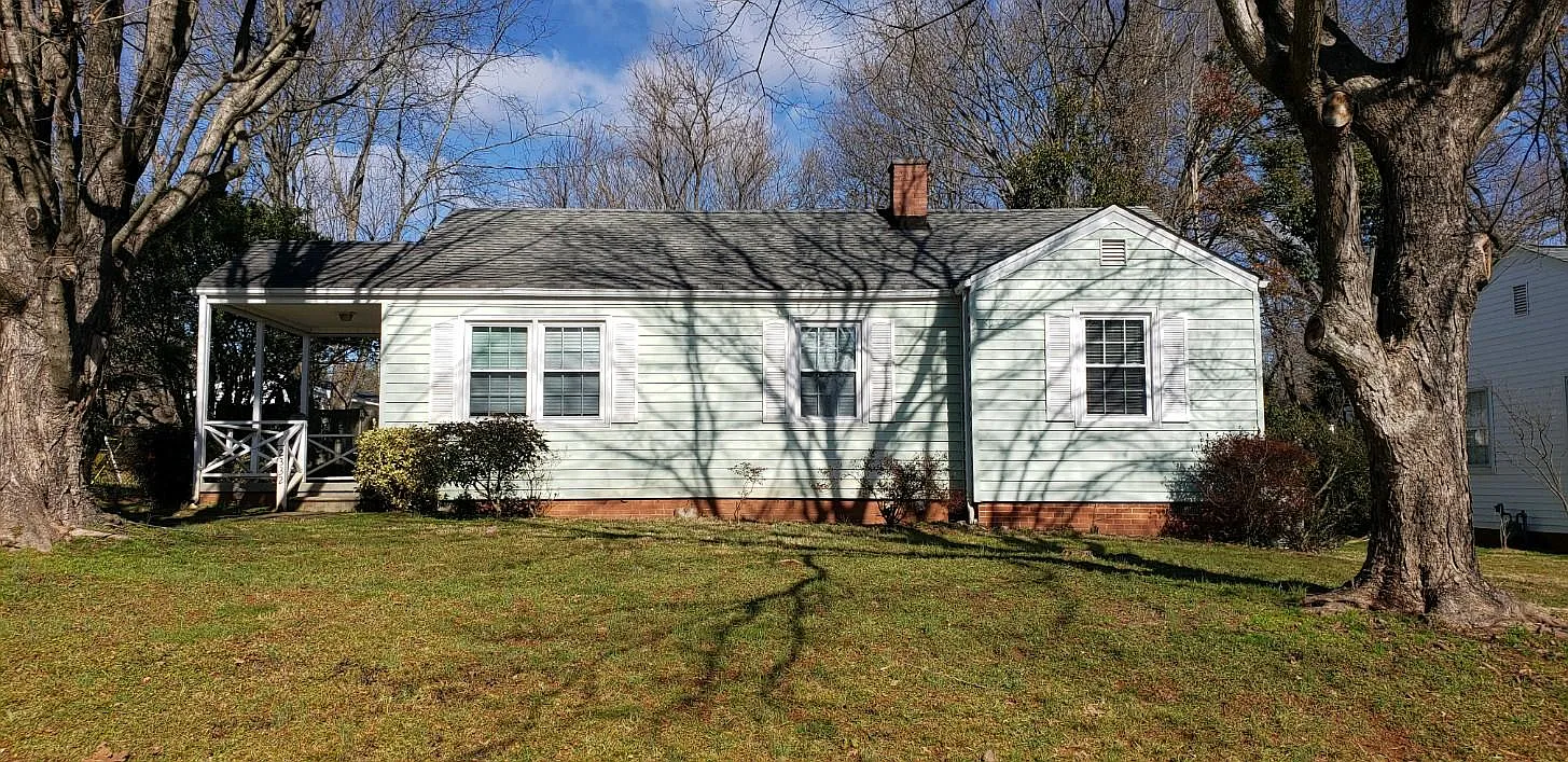 3 bed, 936 sqft, $1,525 — Photo 1