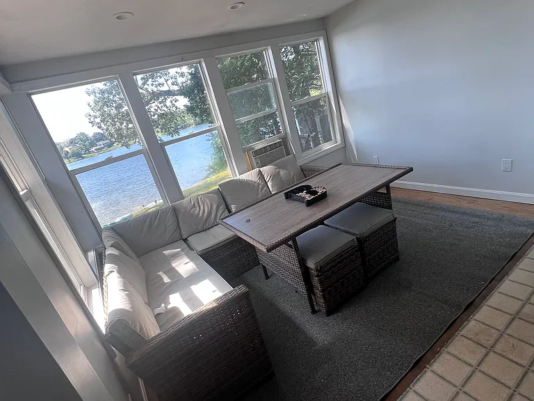 35 Glen Dr — Photo 2
