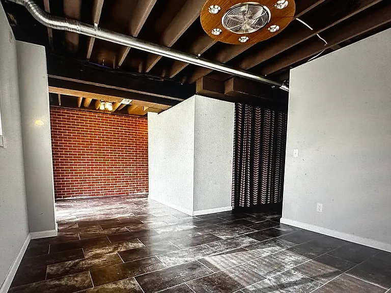 638 Country Village Dr — Photo 3