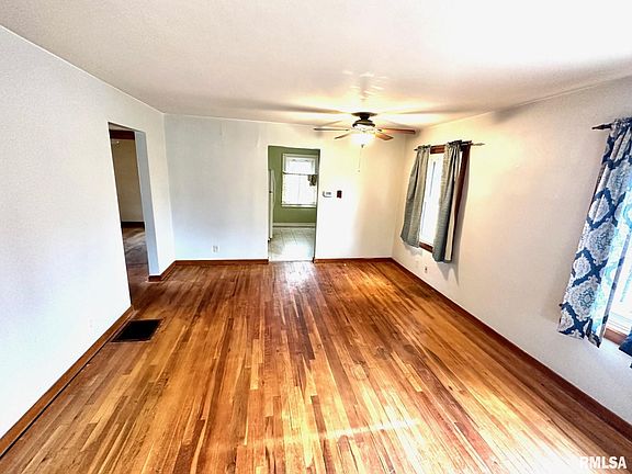 2nd image of 1604 Elmwood St