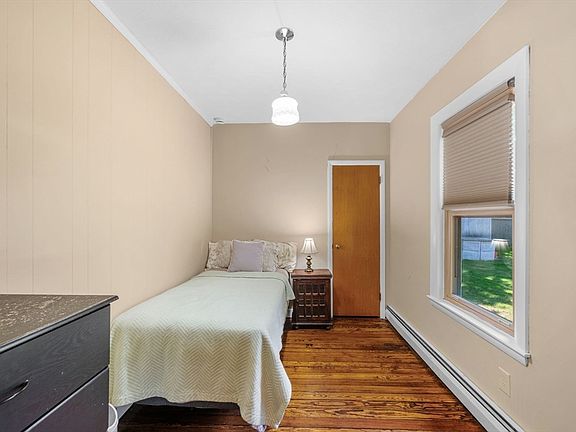 5th image of 15 Quannapowitt Ave