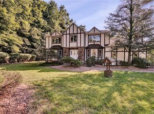 46 Desanctis Dr, Highland Mills, NY 10930