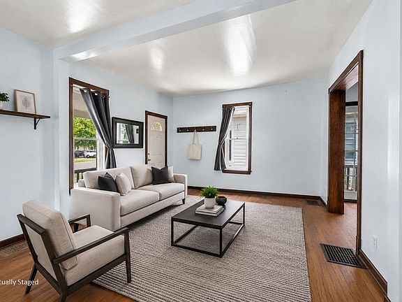 3rd image of 716 Webster St