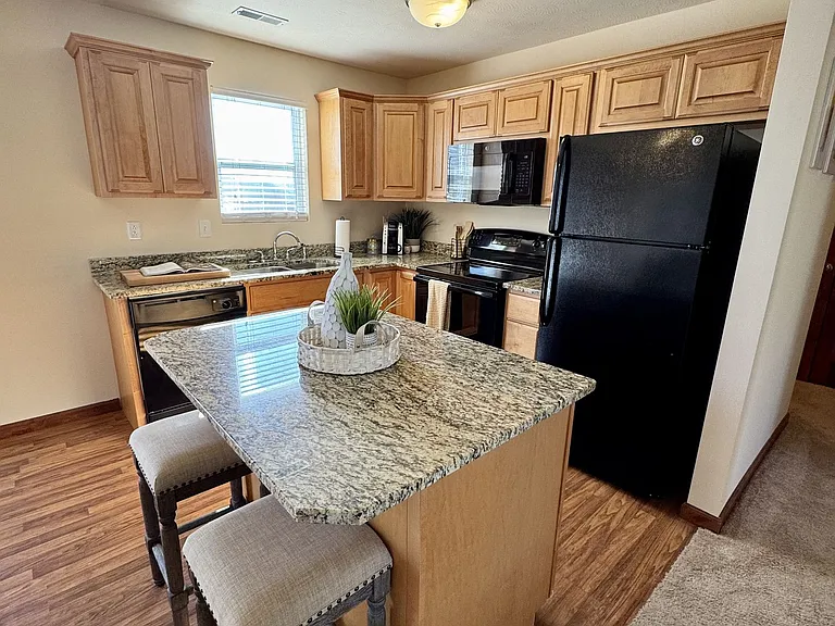 Eagle View Luxury Apartments — Photo 25