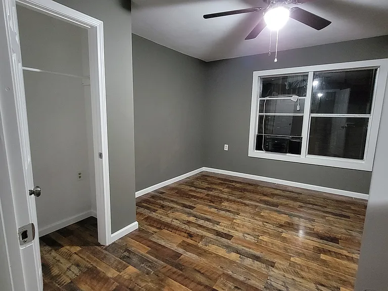 125 S Thompson Ave — Photo 4