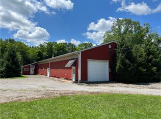 36 Airport Rd, Grove City, PA 16127