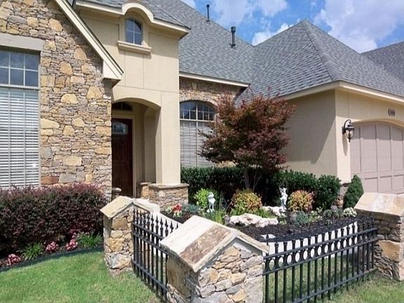 Lanscaped garden with distinctive entry
