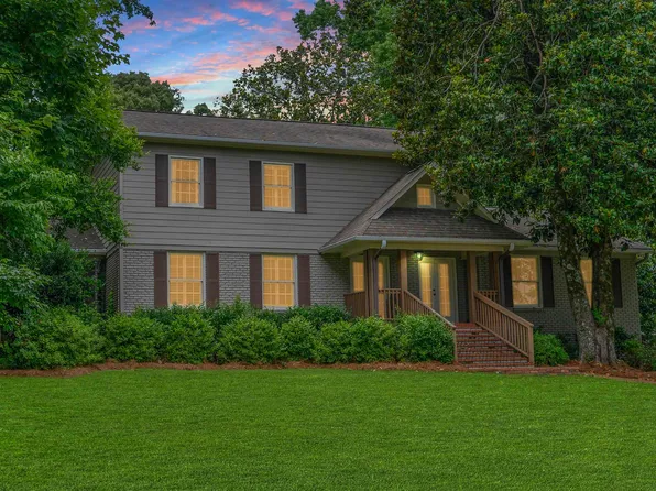 3764 Valley Head Rd, Mountain Brook, AL 35223