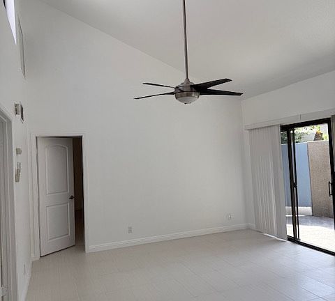 Livingroom with Ceiling Fan!
