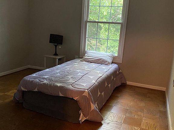 4th image of 886 Quince Orchard Blvd APT 202
